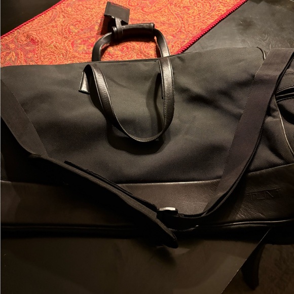 TUMI Black Leather Travel Bag - Picture 8 of 8